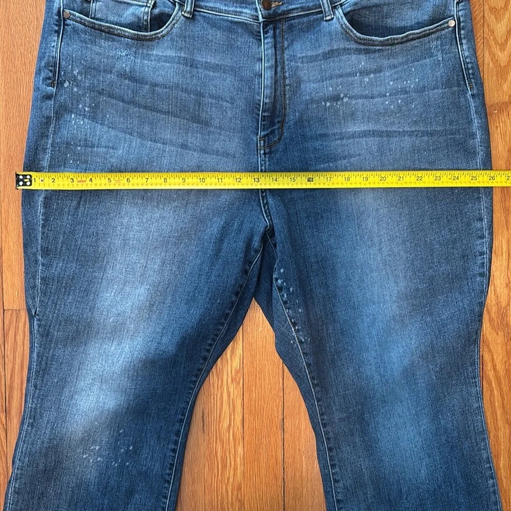 Judy Blue Boyfriend Fit jeans - distressed & intentional bleach spots - Picture 14 of 16